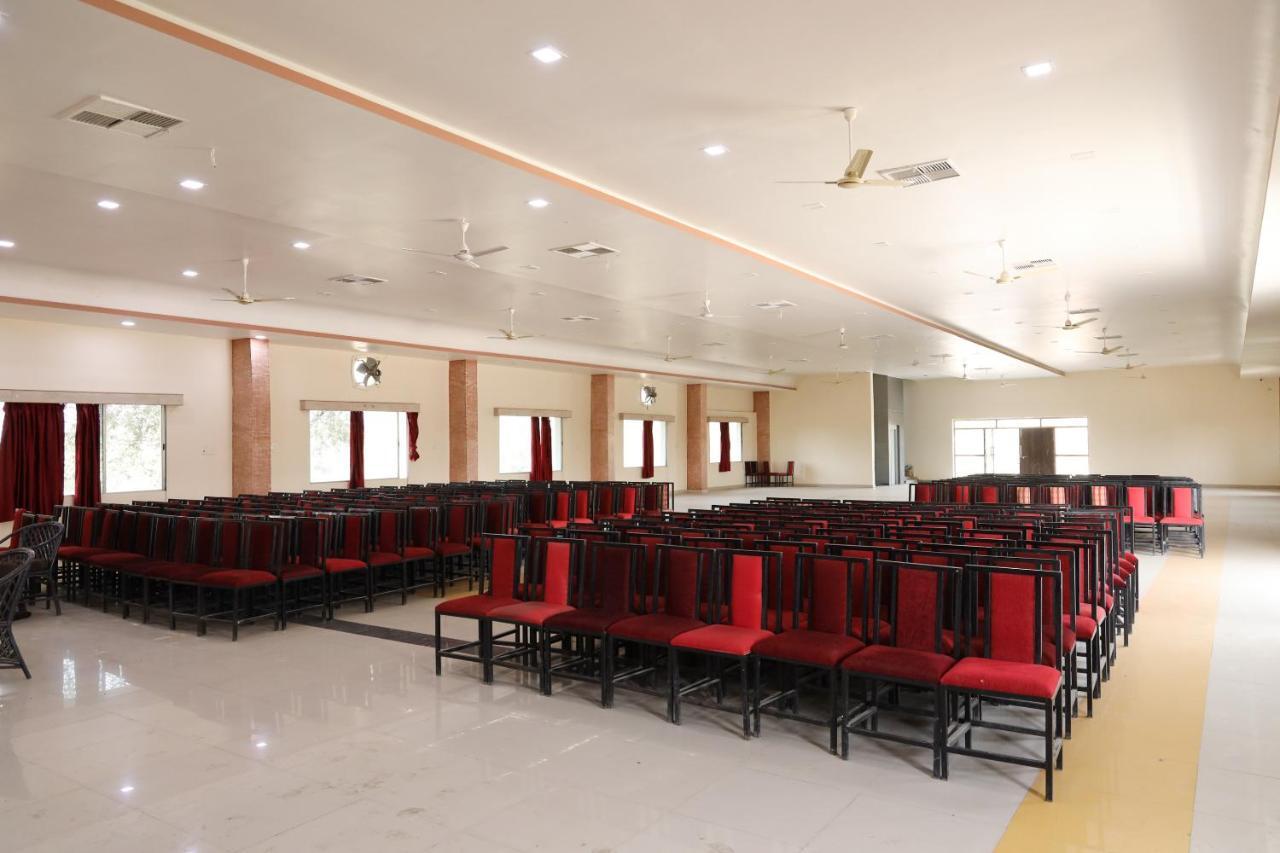 Hotel Sunrise N Resorts Nagpur Buitenkant foto