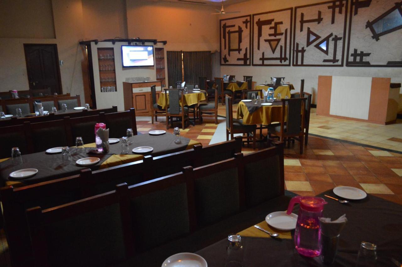 Hotel Sunrise N Resorts Nagpur Buitenkant foto