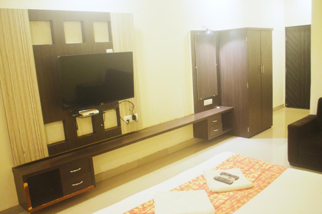 Hotel Sunrise N Resorts Nagpur Buitenkant foto